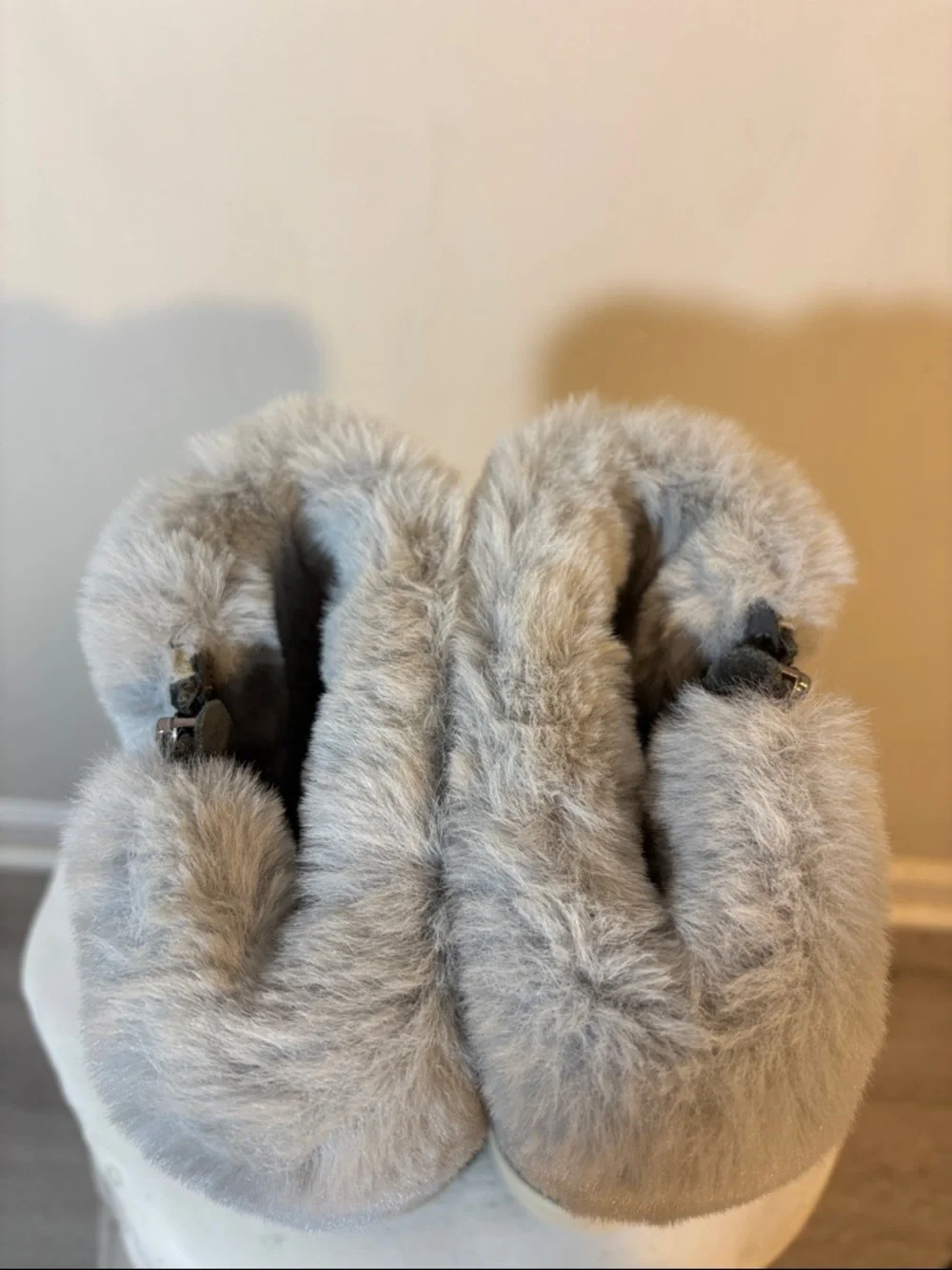 Koolaburra by UGG Women's Grey Faux Fur Trim Tynlee Fashion Boots With The Fur!